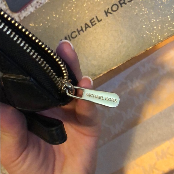 SOLD Michael Kors Jet Set Phone Wallet Gently Used - Picture 8 of 8
